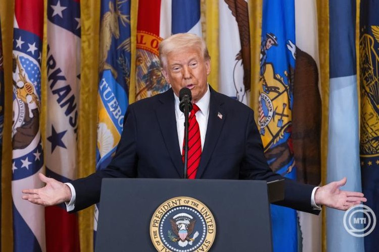 Kreml: nem esett szó a tűszüneti megállapodás időkeretéről az orosz és az amerikai elnök telefonbeszélgetése során