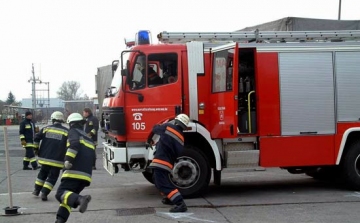 Traktorok lángoltak Mőcsény külterületén