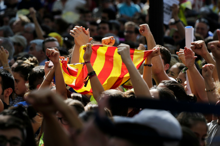 Folytatódnak az utcai tiltakozások Barcelonában