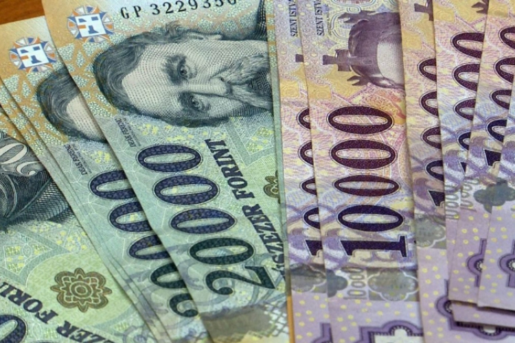 Czomba Sándor: a minimálbérnek 2027 január 1-re el kell érnie a rendszeres bruttó átlagkereset 50 százalékát