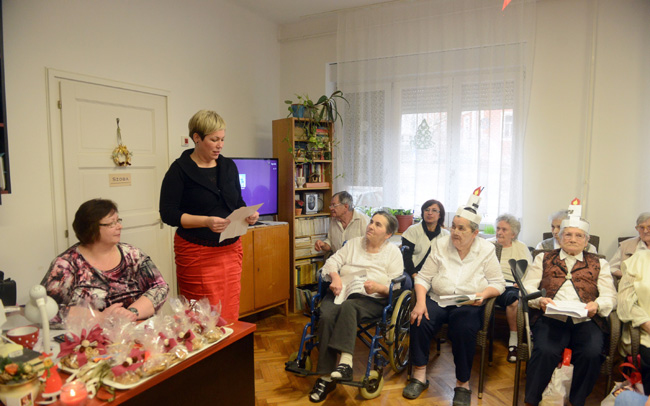 Karácsonyfának való fenyőket ajánlottak fel helyi intézményeknek