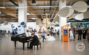 Klasszikus zene és néptánc várja az utasokat a Liszt Ferenc repülőtéren szerdán és csütörtökön