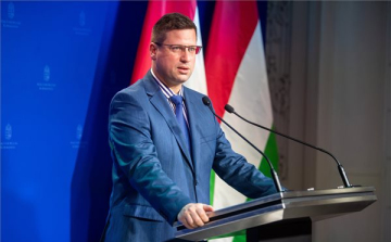 Gulyás Gergely: a szankciók miatt kell kivezetni a benzinárstopot 