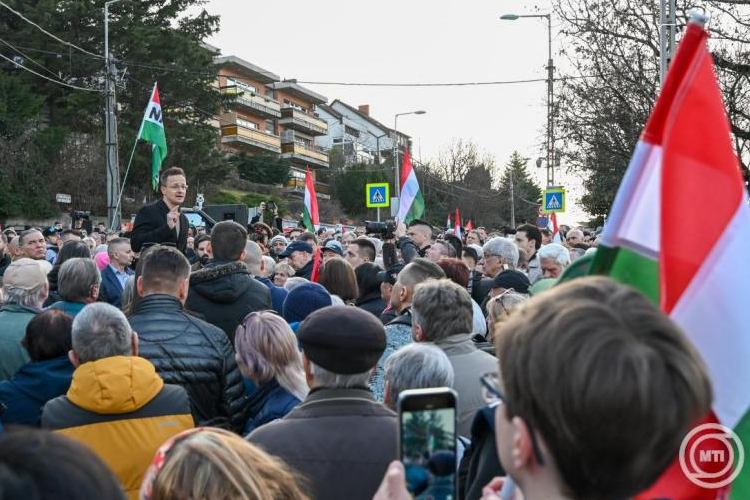 Szijjártó Péter: Magyarország nem kér a zsarolásból, nem kér a fenyegetőzésből