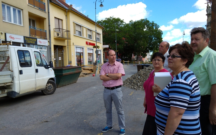 A tervek szerint haladnak a munkálatok a Szabadság téren