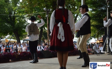Nagy sikernek örvendett a bukovinai folklórfesztivál Bonyhádon