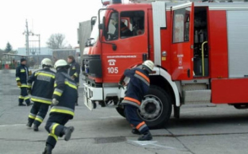 Lángba borult egy autó Bonyhádon